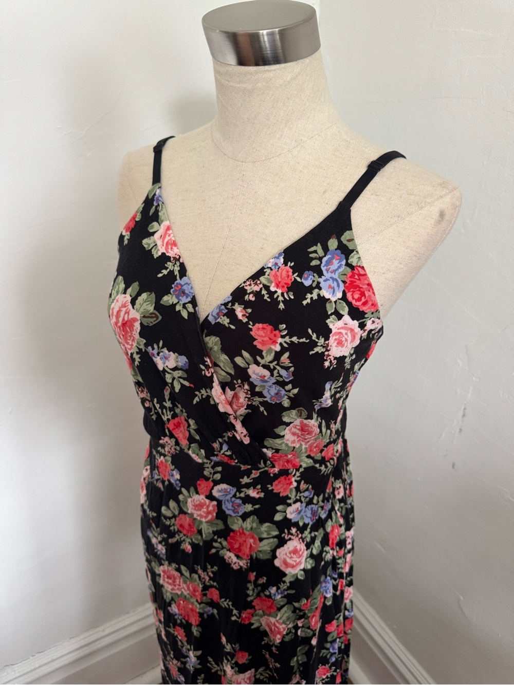 GBlack Floral Maxi Dress with Pink and Blue Flowers